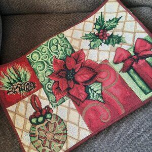 Set of 4 JC Penny Tapestry Placemats Poinsettia Christmas Holiday Red Green